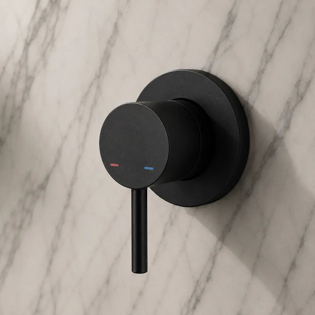 Colonne de douche encastrée noir mat — détail matière