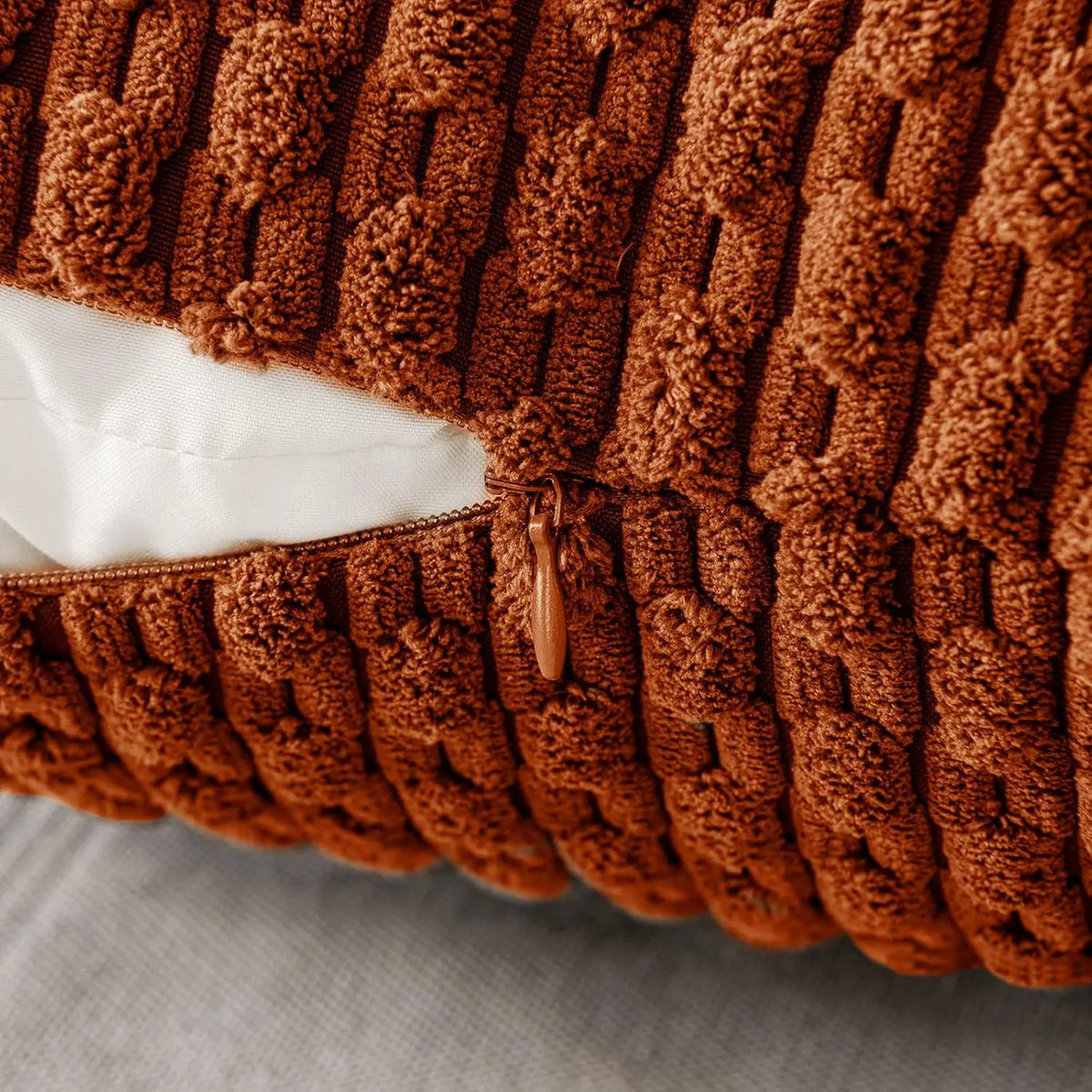 Housse de Coussin Côtelée – Texture Décorative