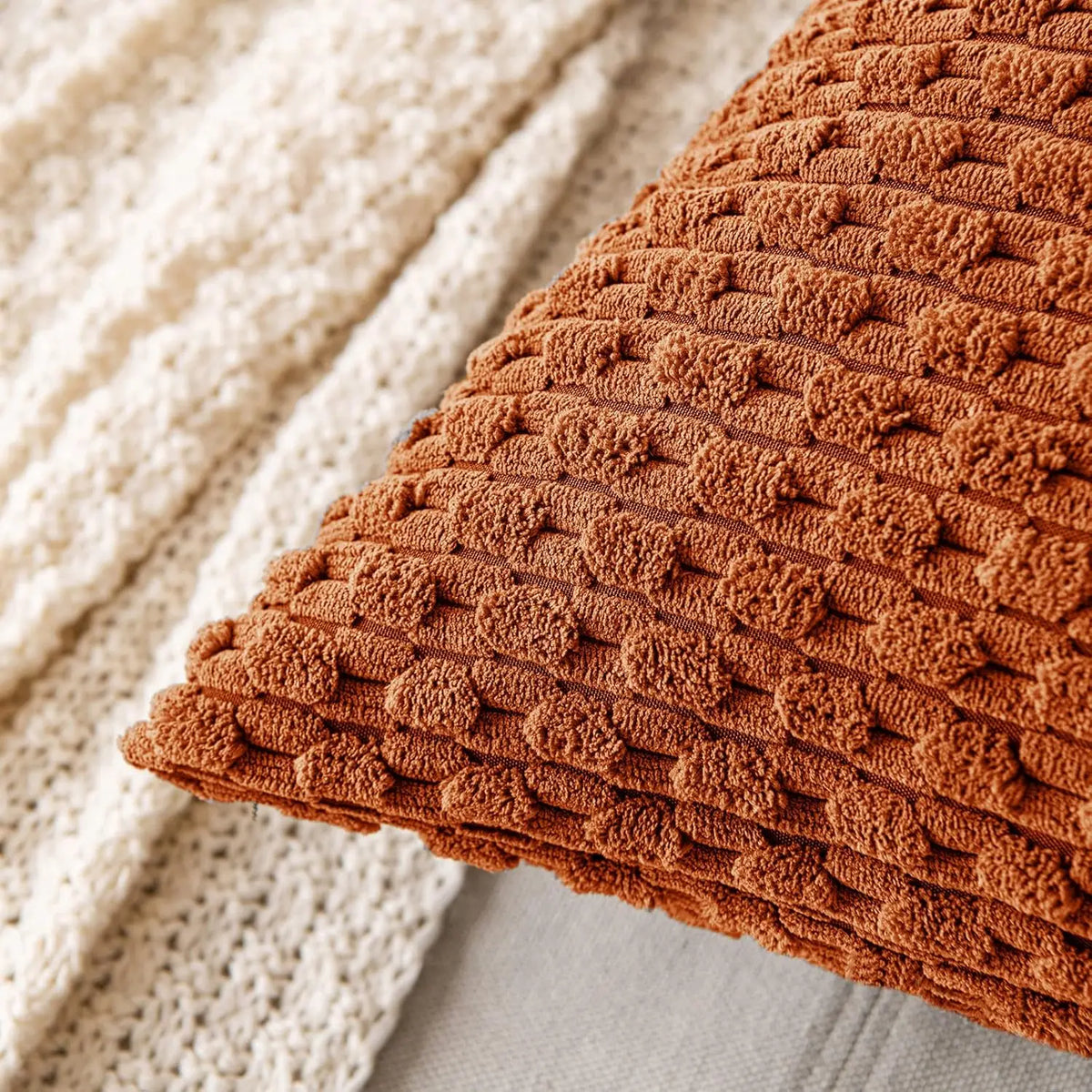 Housse de Coussin Côtelée – Texture Décorative