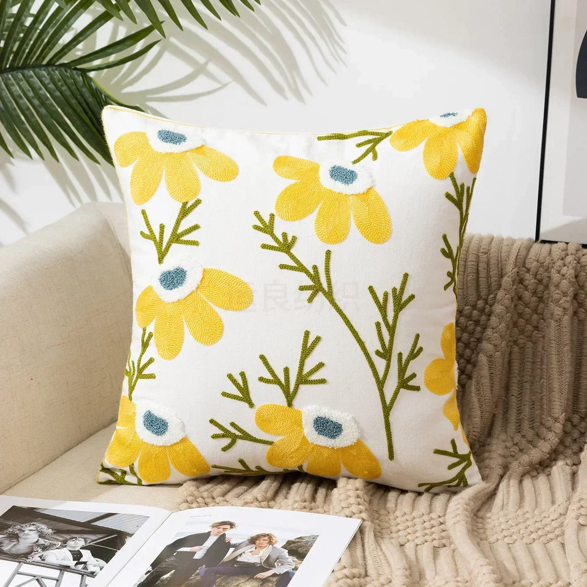 Housse de Coussin Brodée Motif Floral 45 × 45 cm