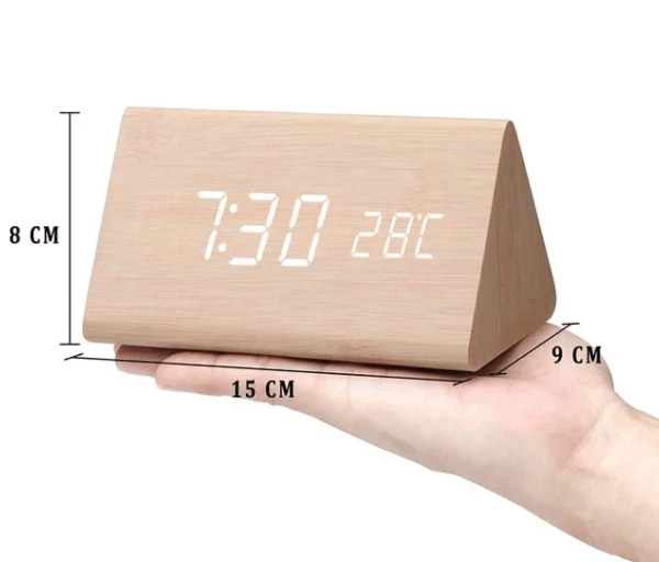 Horloge LED en Bois à Activation Sonore – Réveil de Table