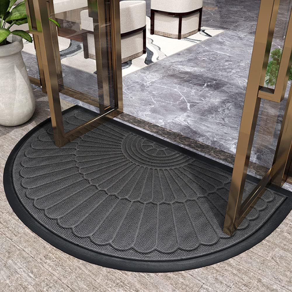 Tapis d'entrée semi-circulaire avec surface texturée et base antidérapante 1
