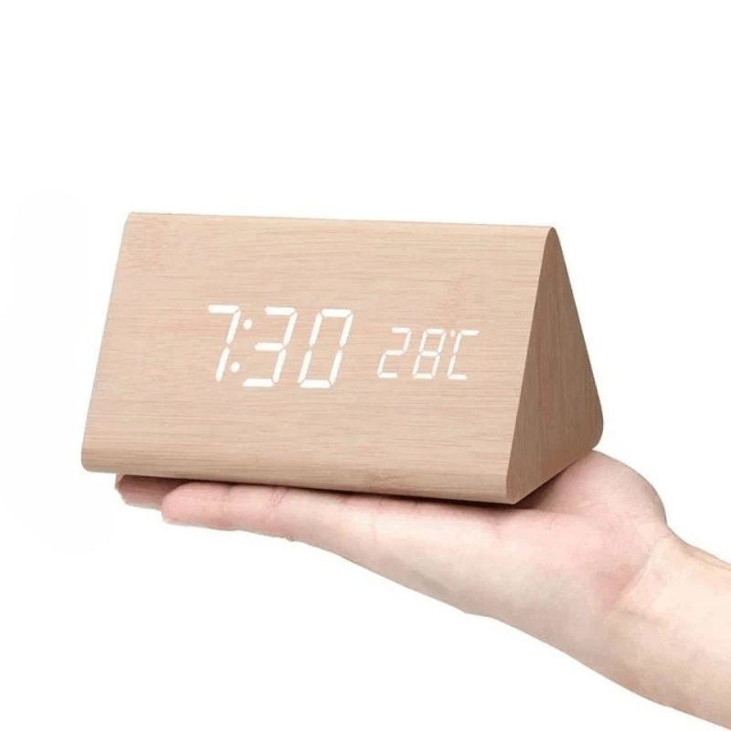 Horloge LED en Bois à Activation Sonore – Réveil de Table
