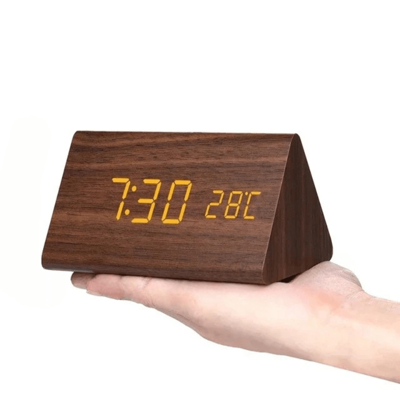 Horloge LED en Bois à Activation Sonore – Réveil de Table