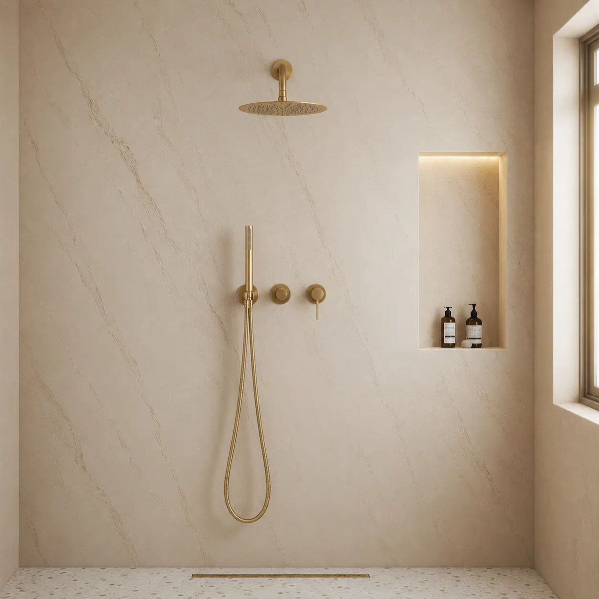 Colonne de douche encastrée dorée salle de bain design