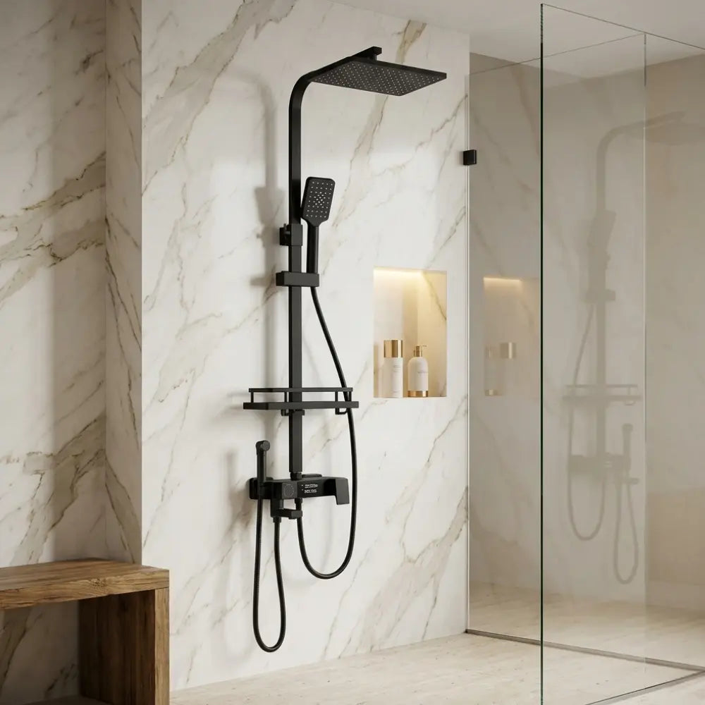 Colonne de douche thermostatique noir mat à mitigeur dans une salle de bain design.
