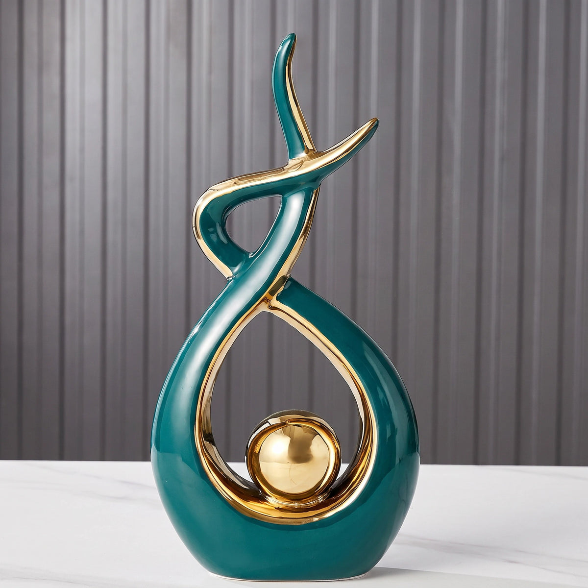 Sculpture Abstraite en Céramique avec Finitions Dorées