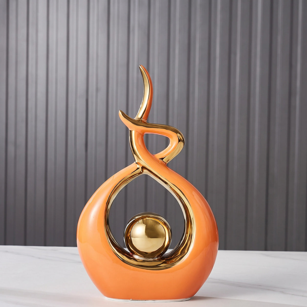 Sculpture Abstraite en Céramique avec Finitions Dorées
